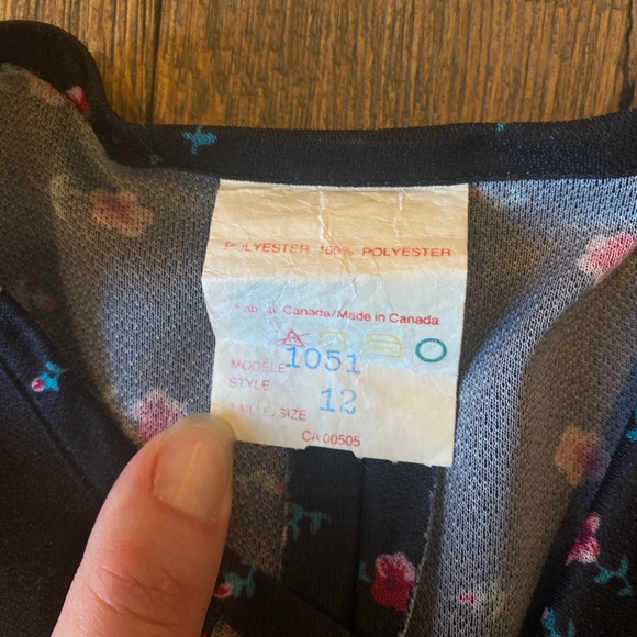 SOLD Vintage Floral Dress with Roses - Picture 6 of 8